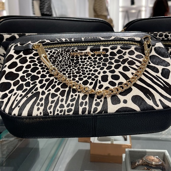 MICHAEL KORS JET SET LARGE EAST WEST ZIP POCKET CHAIN XBODY 
BLACK 
NWT - Picture 10 of 16